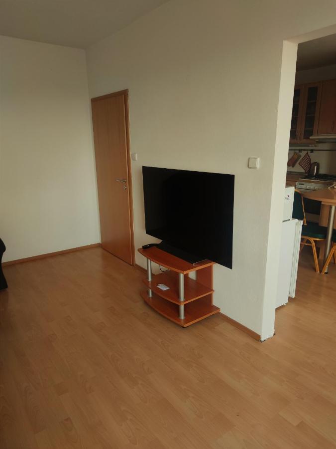 Fast Close By Centrum Apartment Levice